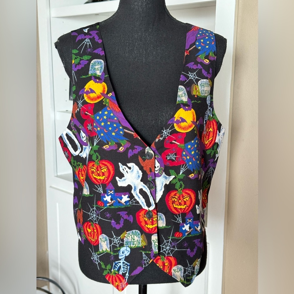 Basic Editions Vintage Halloween Vest‎